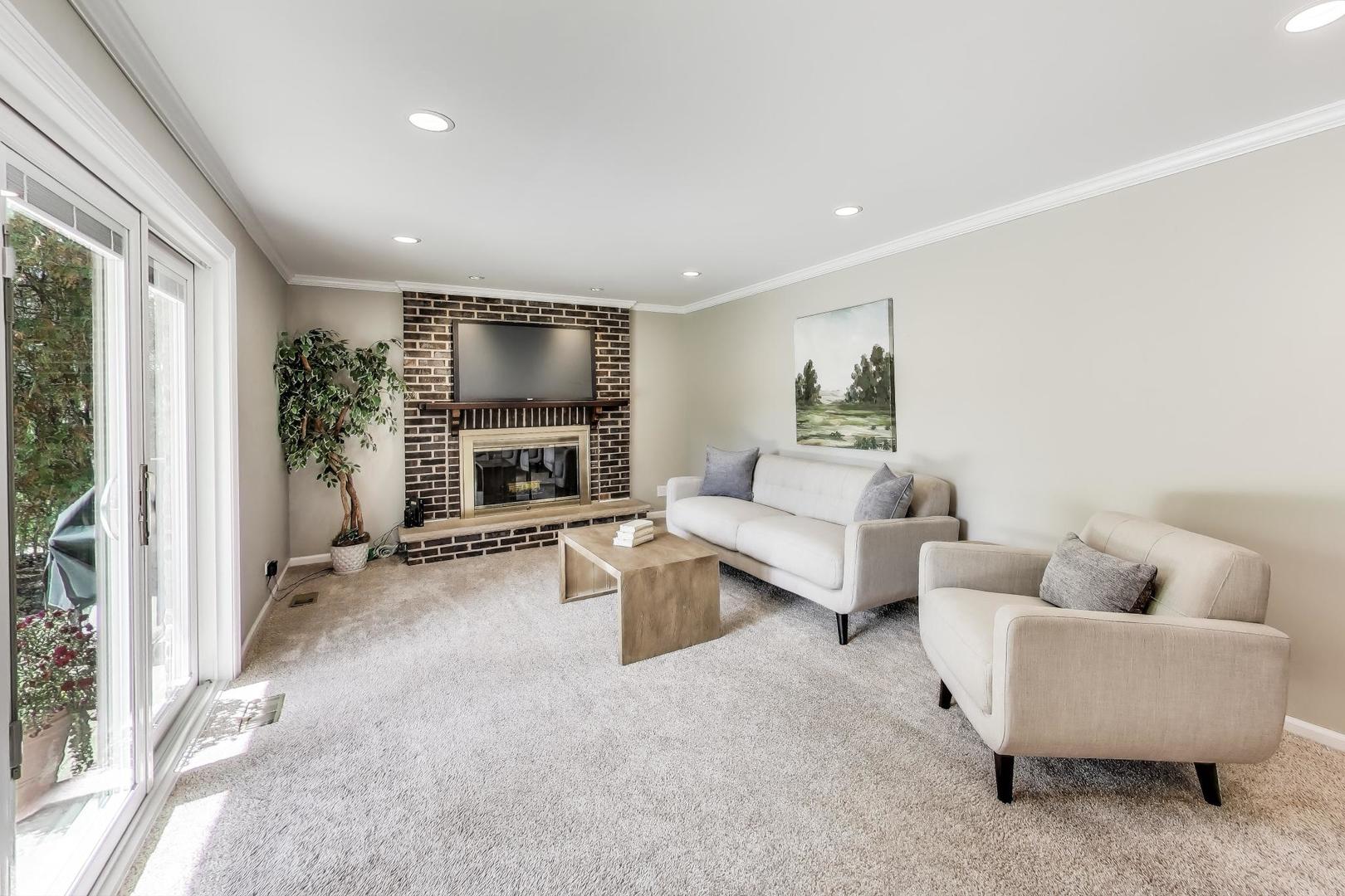 219 E Reseda Parkway