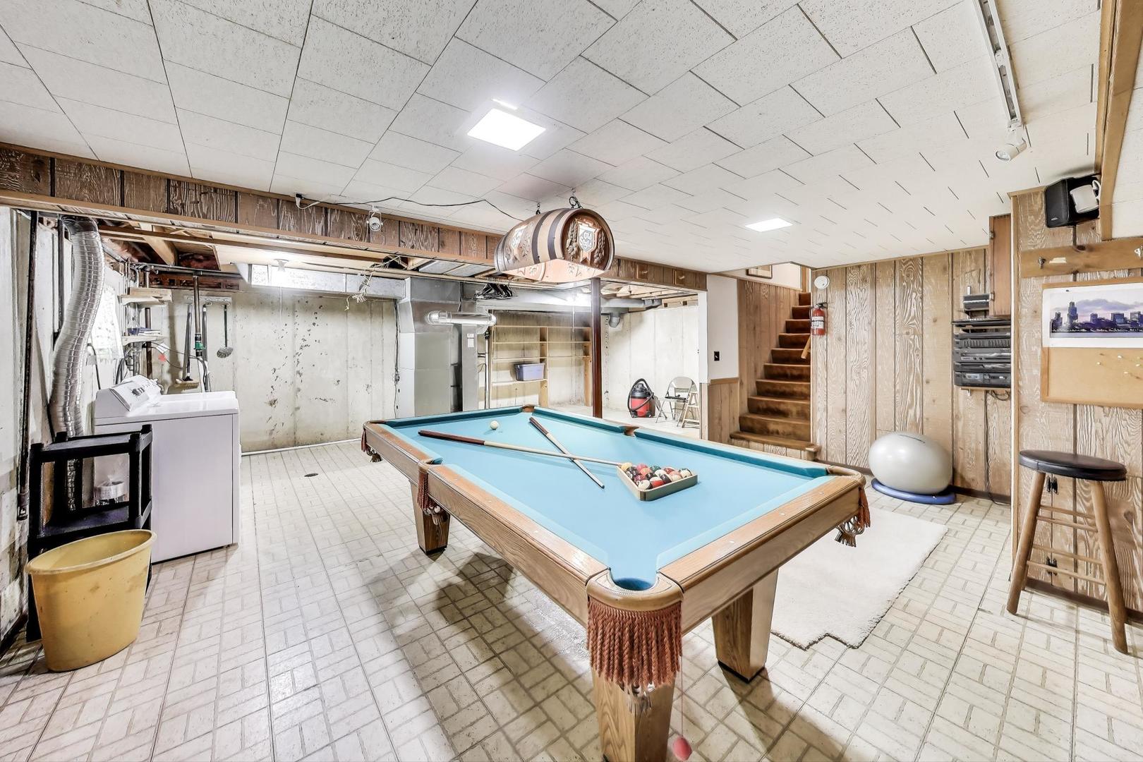 219 E Reseda Parkway