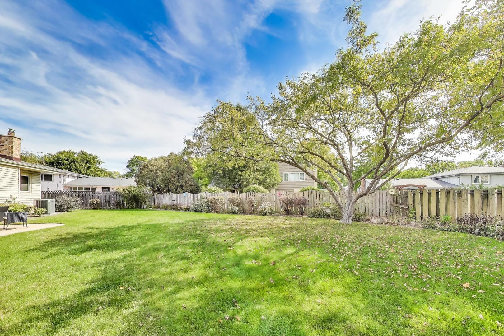 219 E Reseda Parkway