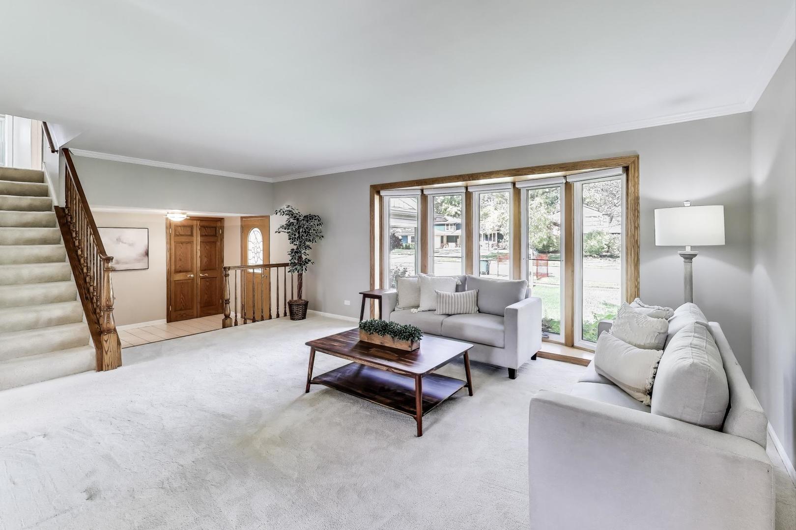 219 E Reseda Parkway