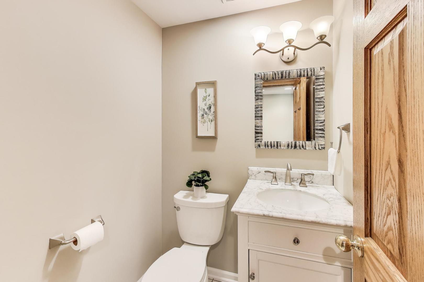 219 E Reseda Parkway