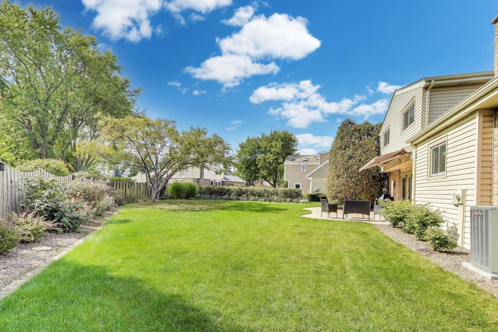 219 E Reseda Parkway