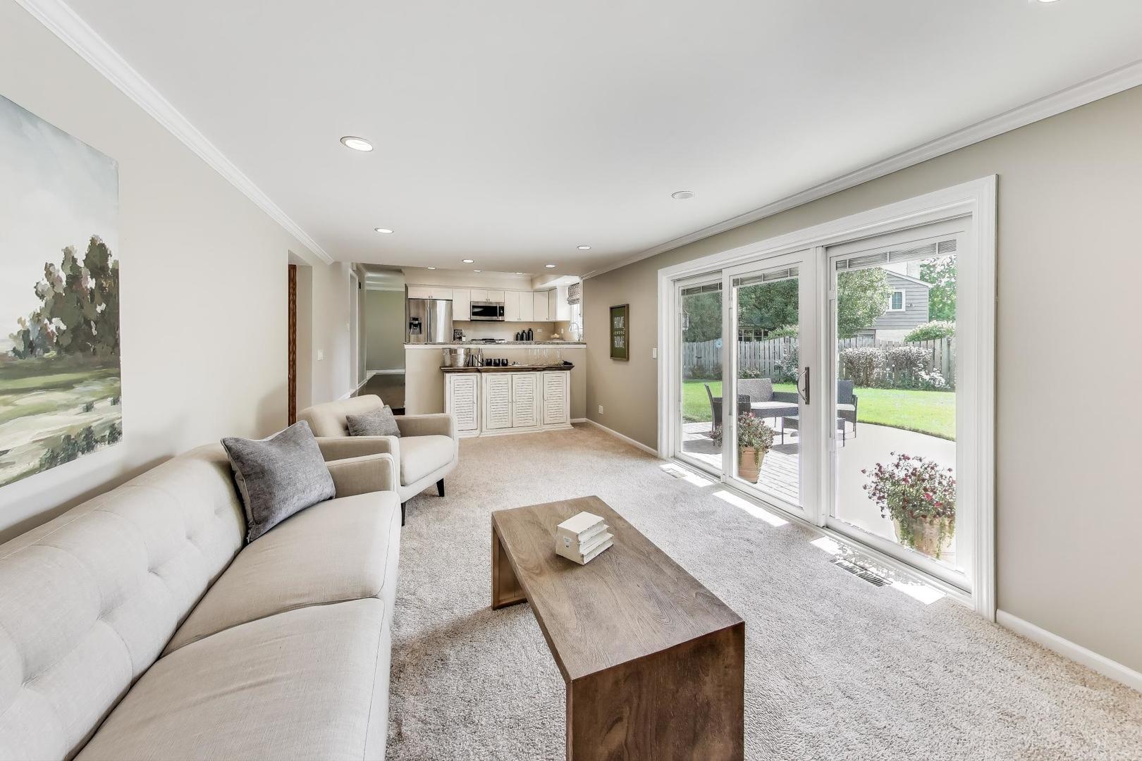 219 E Reseda Parkway