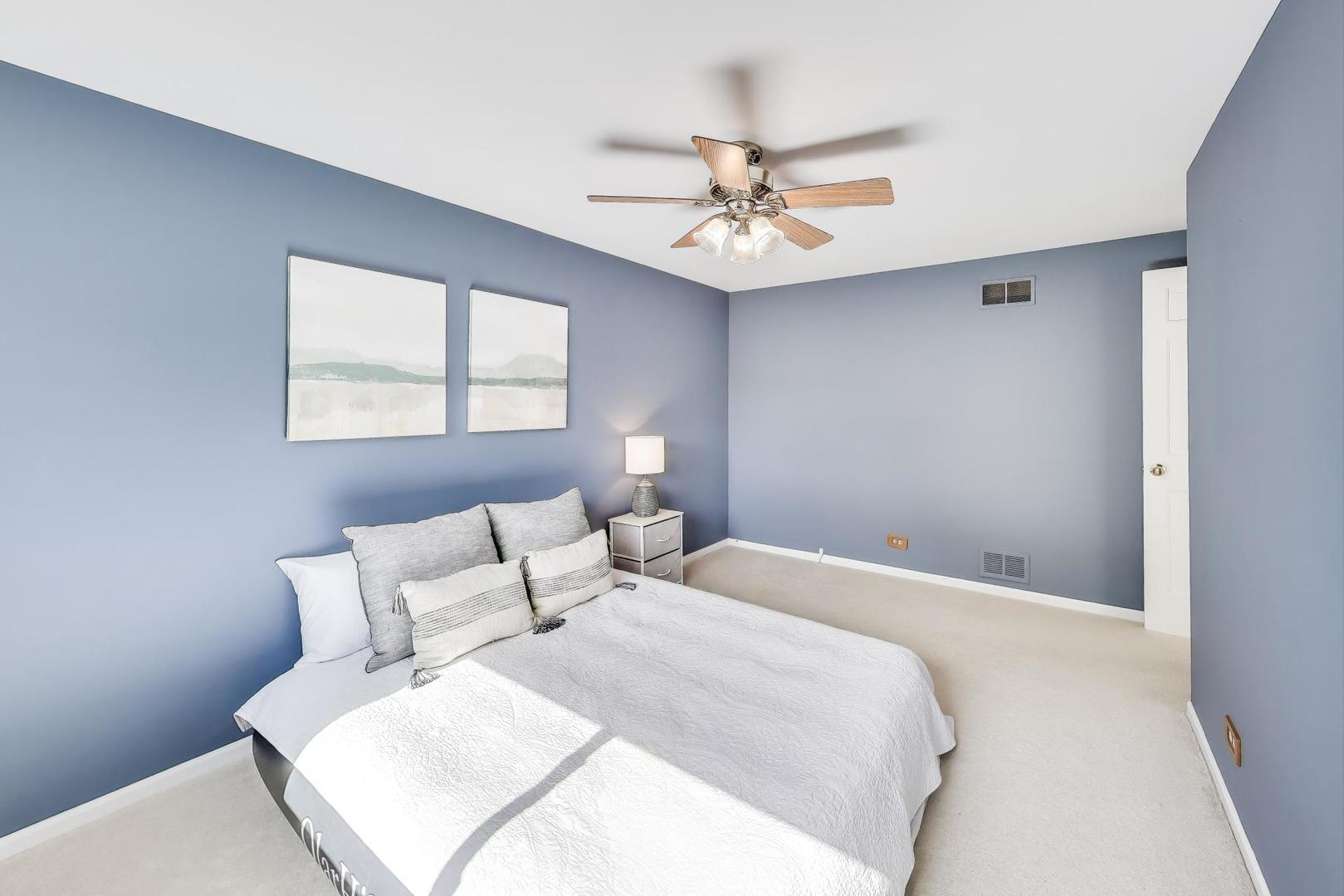 219 E Reseda Parkway