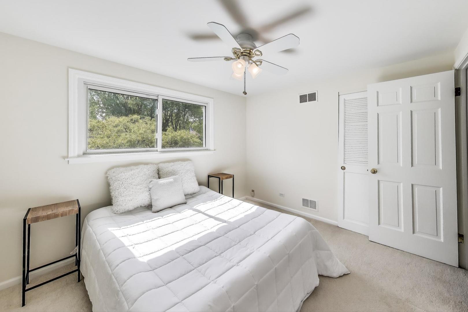 219 E Reseda Parkway