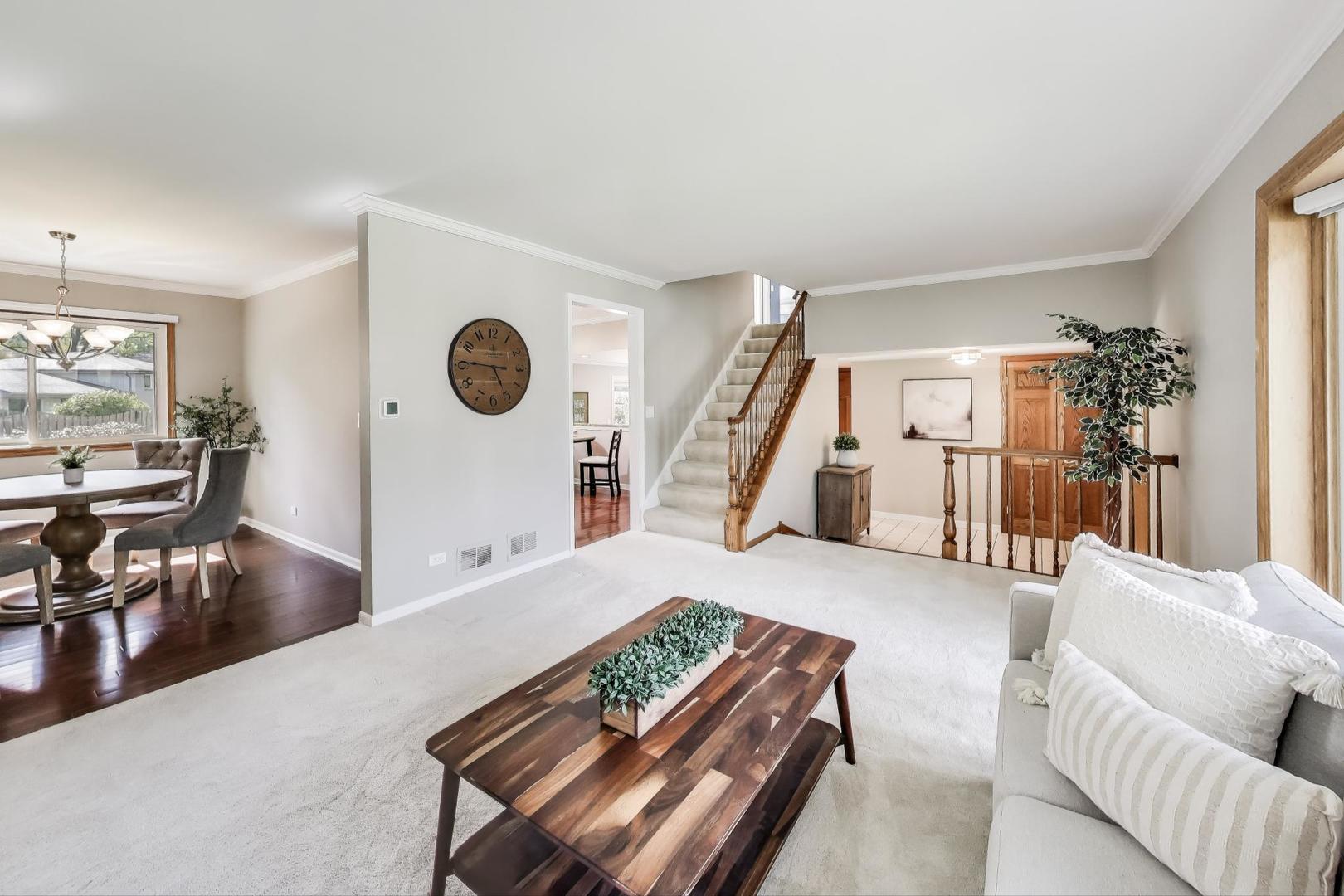 219 E Reseda Parkway