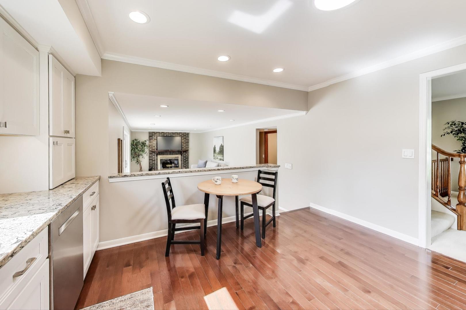 219 E Reseda Parkway