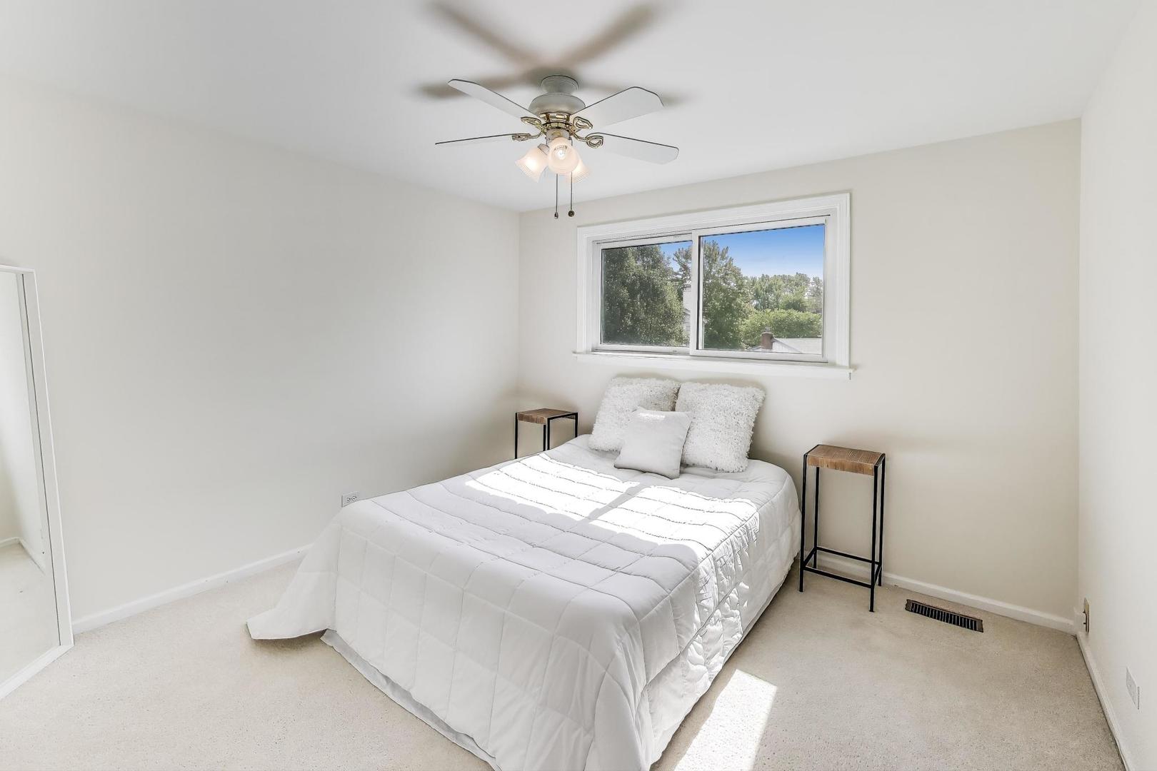 219 E Reseda Parkway