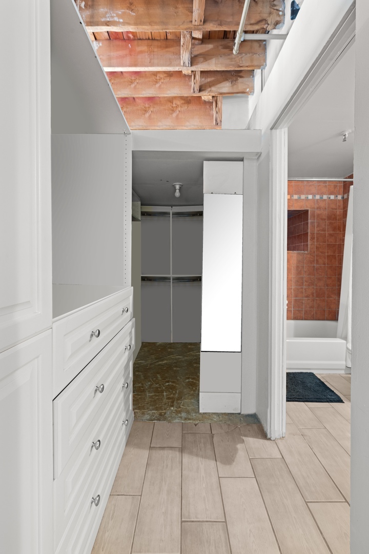 525 N Halsted Street Unit: 215