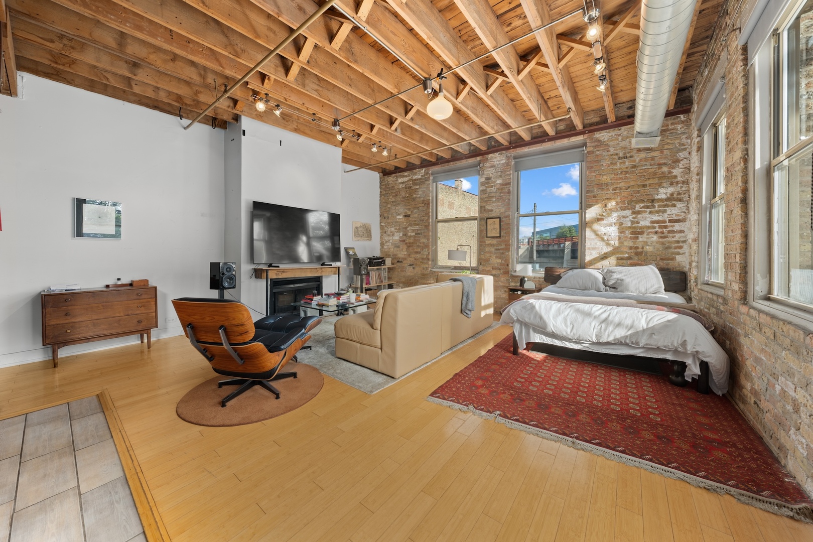 525 N Halsted Street Unit: 215