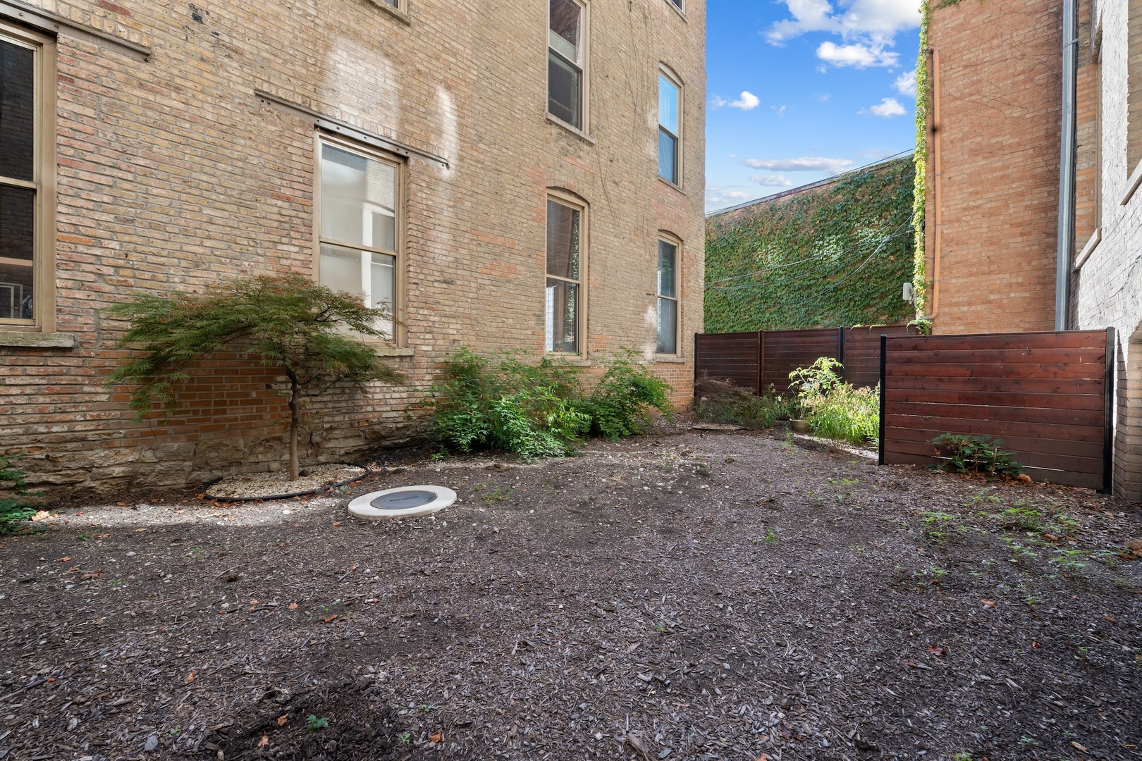 525 N Halsted Street Unit: 215