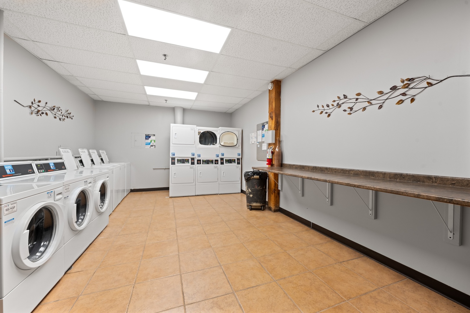 525 N Halsted Street Unit: 215