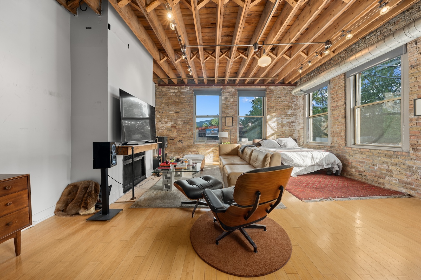 525 N Halsted Street Unit: 215