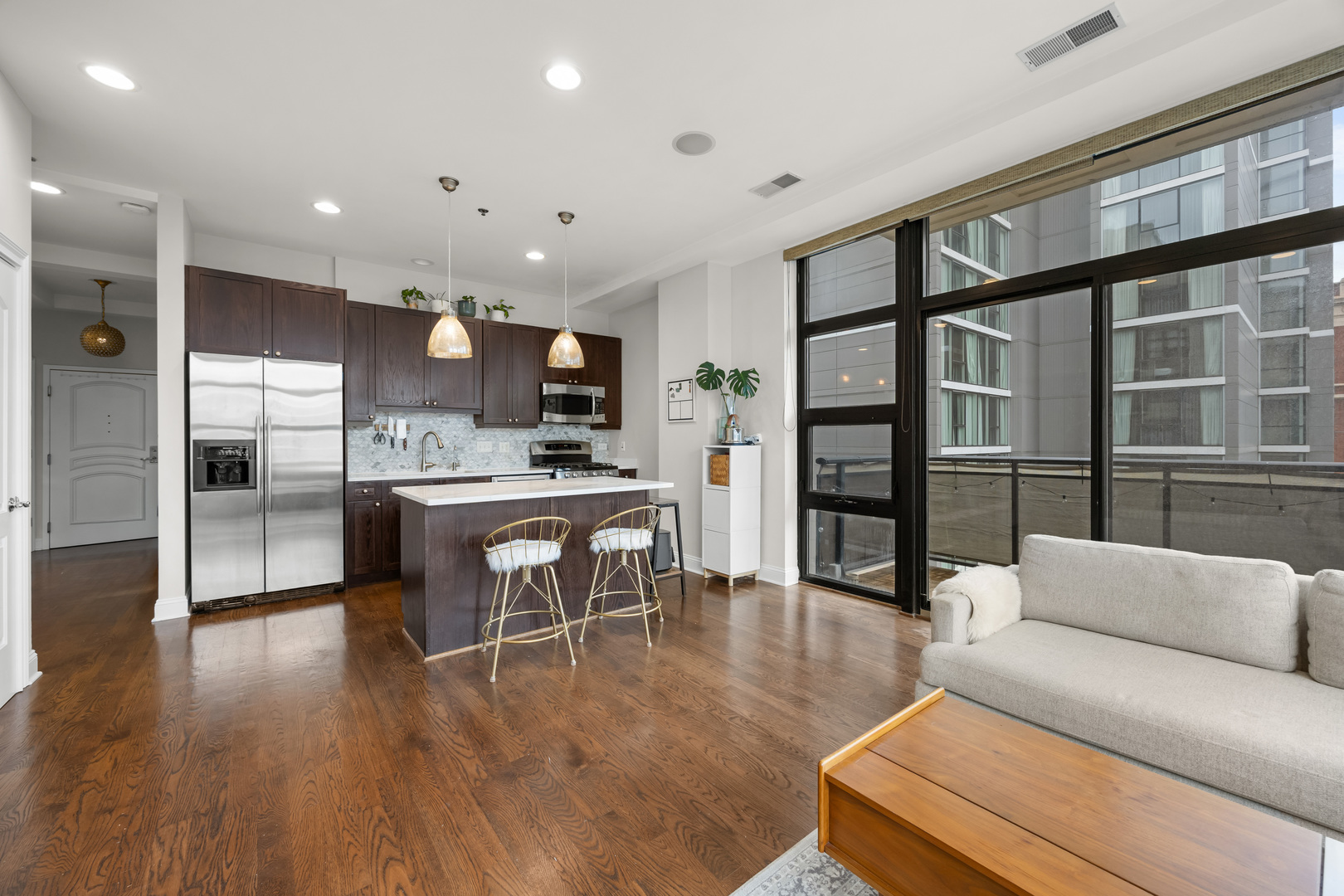 101 W Superior Street Unit: 906