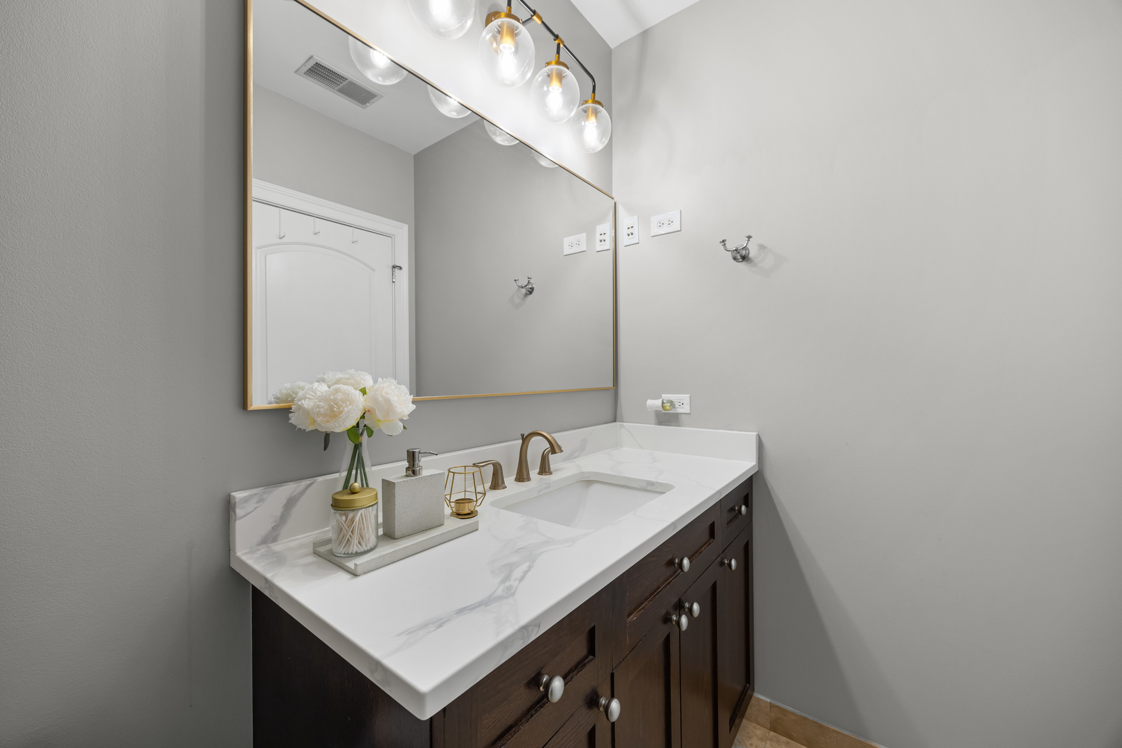 101 W Superior Street Unit: 906