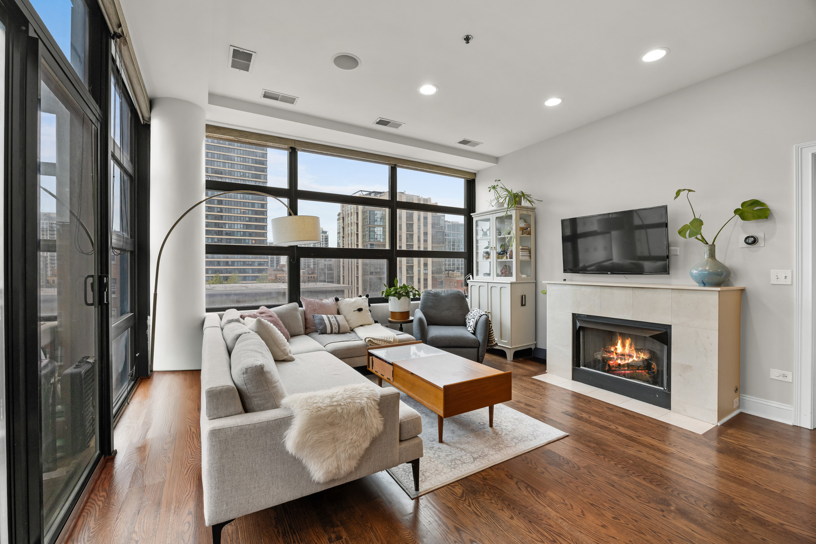 101 W Superior Street Unit: 906