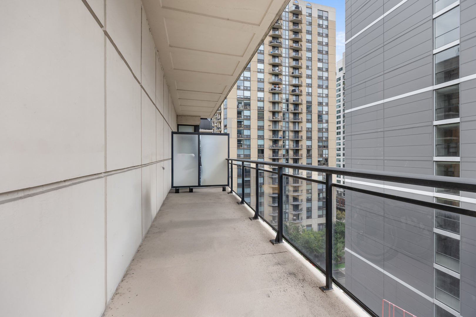 101 W Superior Street Unit: 906