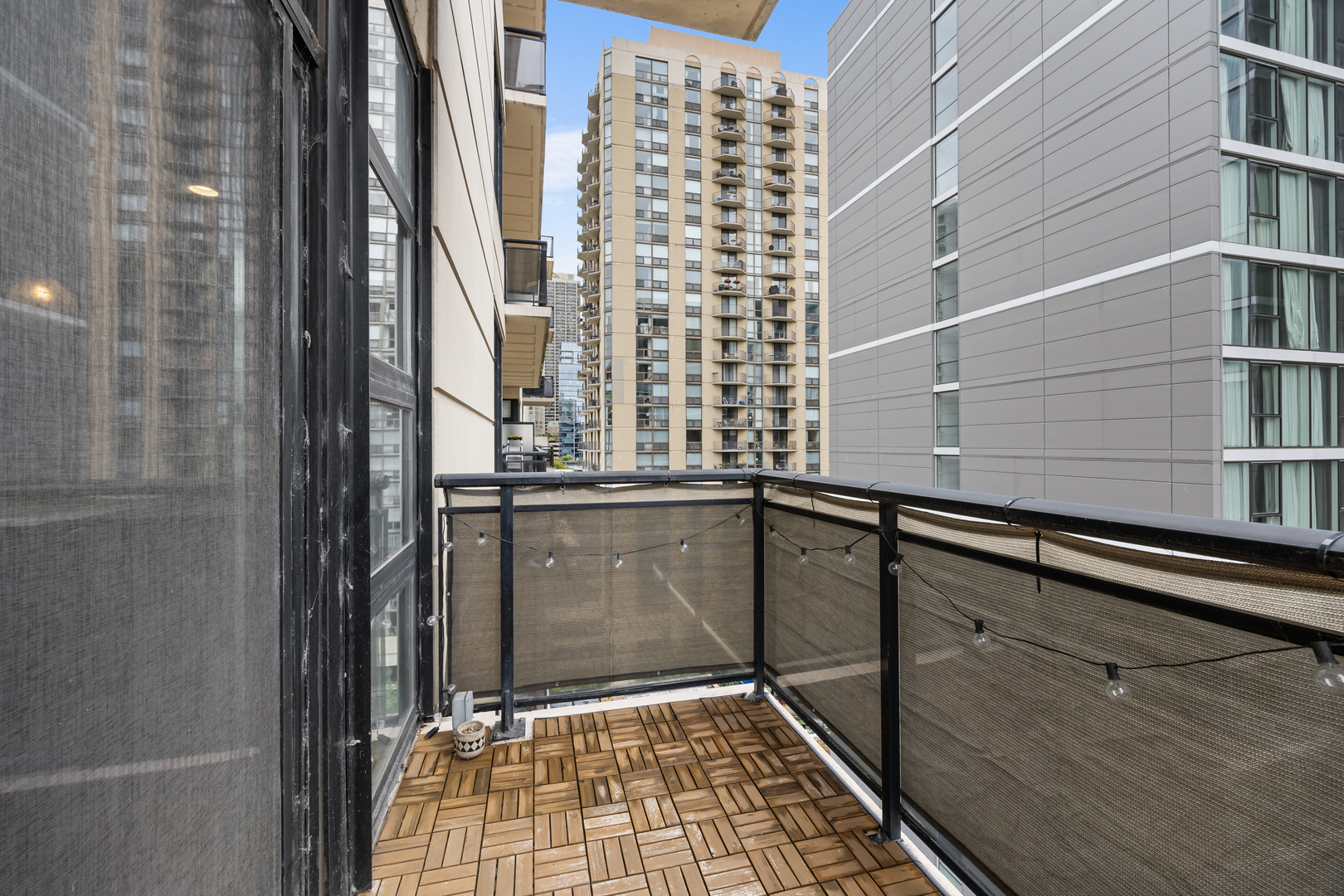 101 W Superior Street Unit: 906