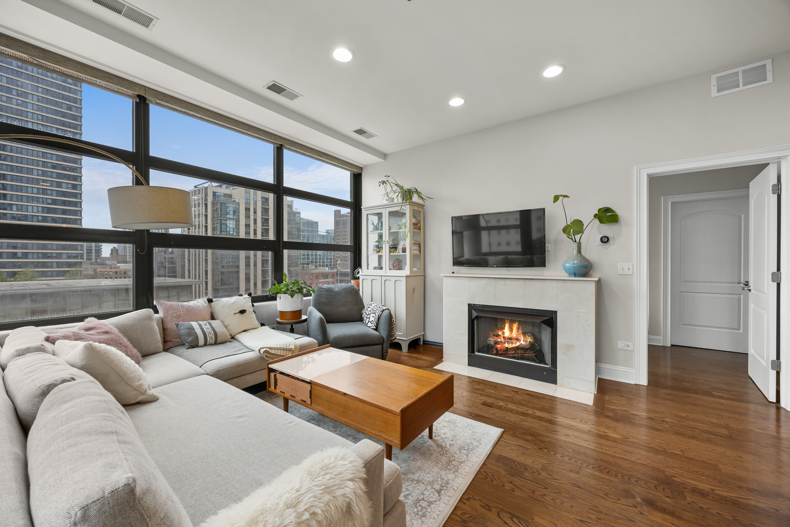 101 W Superior Street Unit: 906