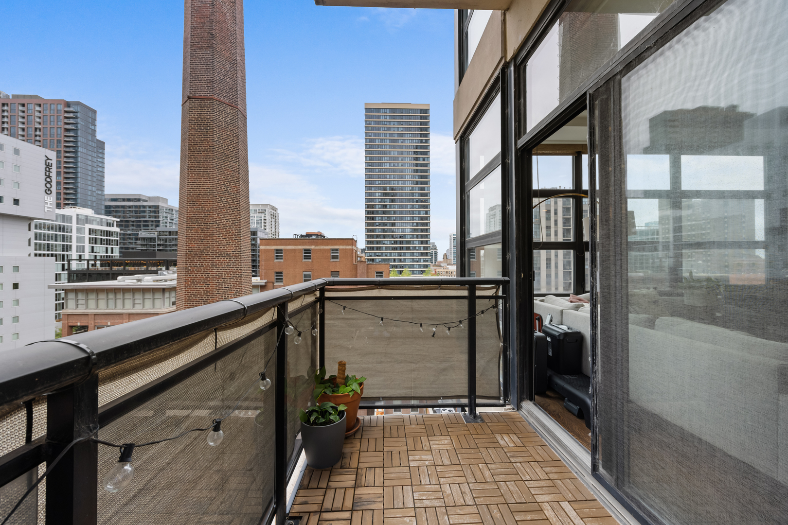 101 W Superior Street Unit: 906