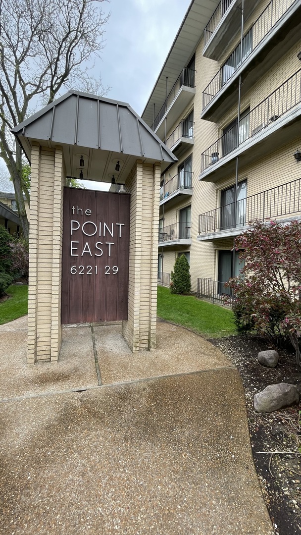 6221 N Niagara Avenue Unit: 401