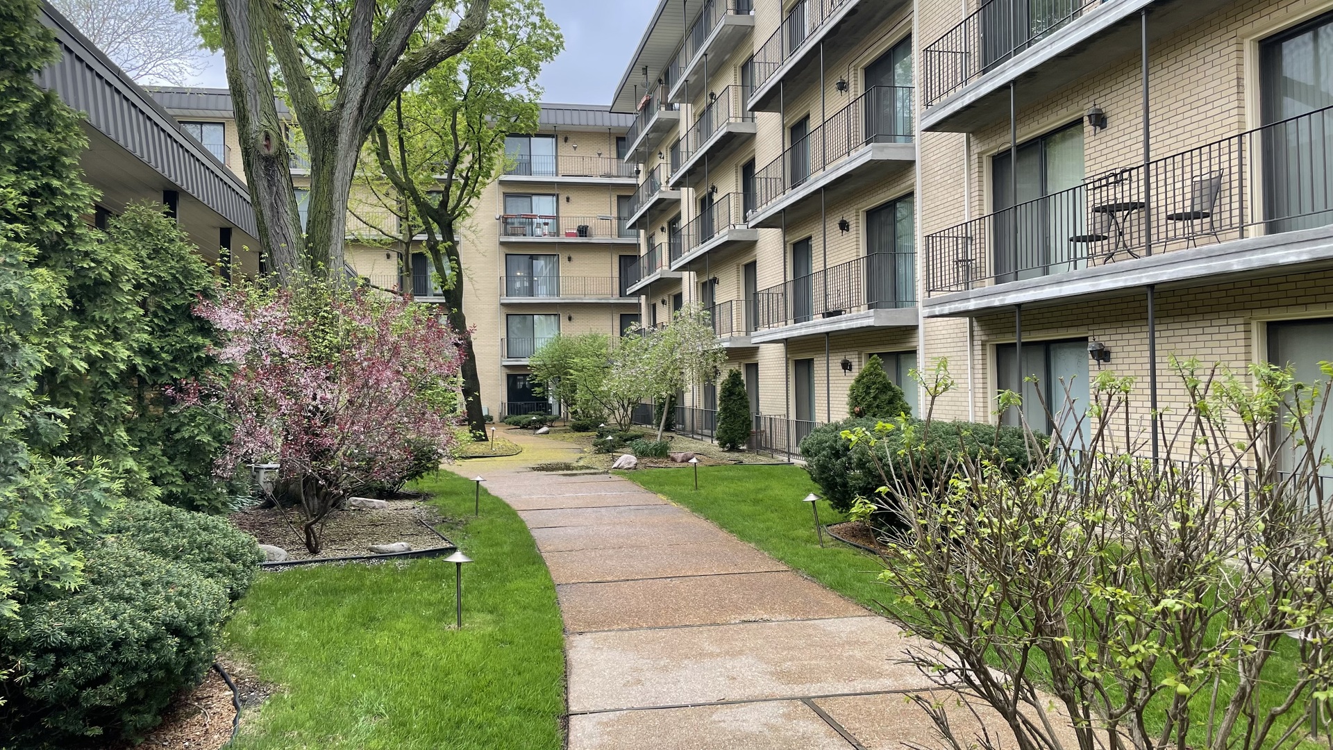 6221 N Niagara Avenue Unit: 401