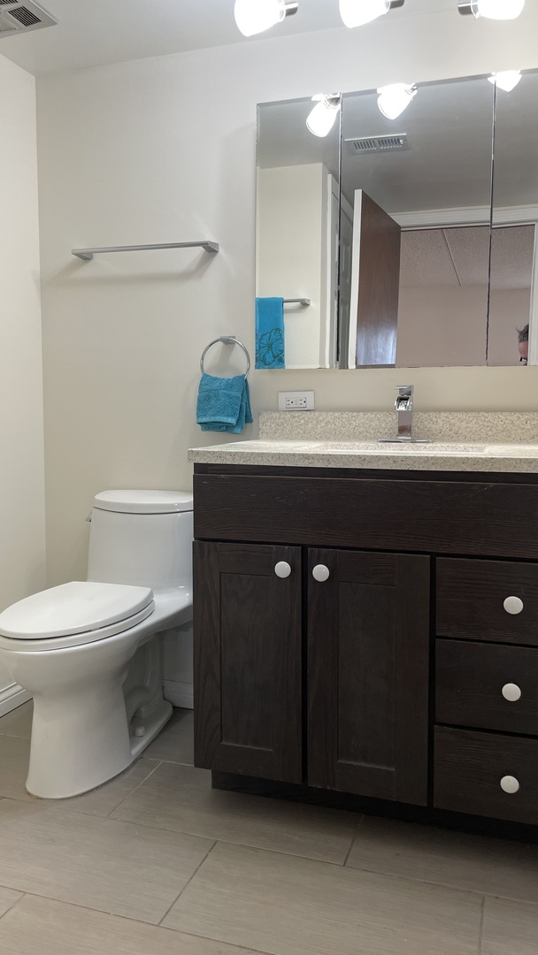 6221 N Niagara Avenue Unit: 401