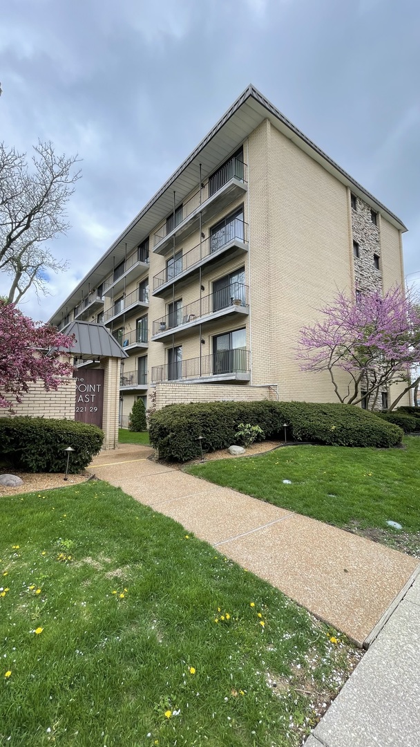 6221 N Niagara Avenue Unit: 401