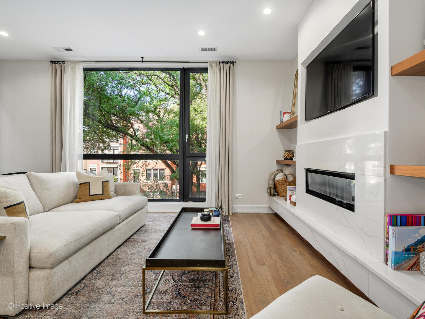 1513 W Ohio Street Unit: 2W