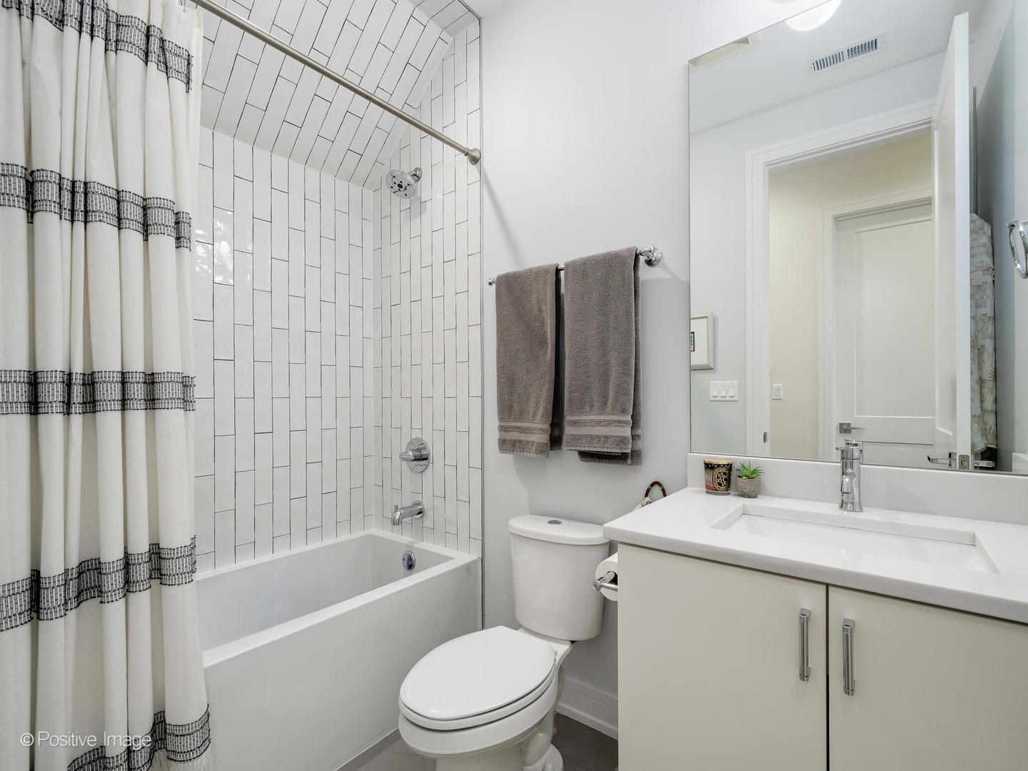 1513 W Ohio Street Unit: 2W