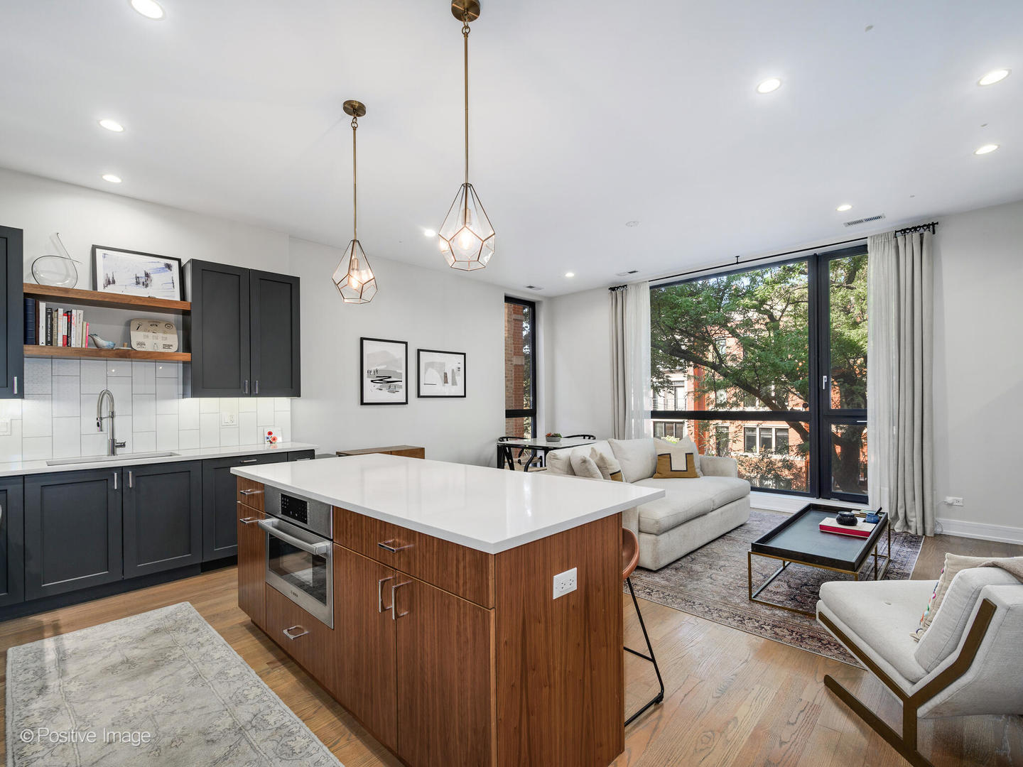 1513 W Ohio Street Unit: 2W