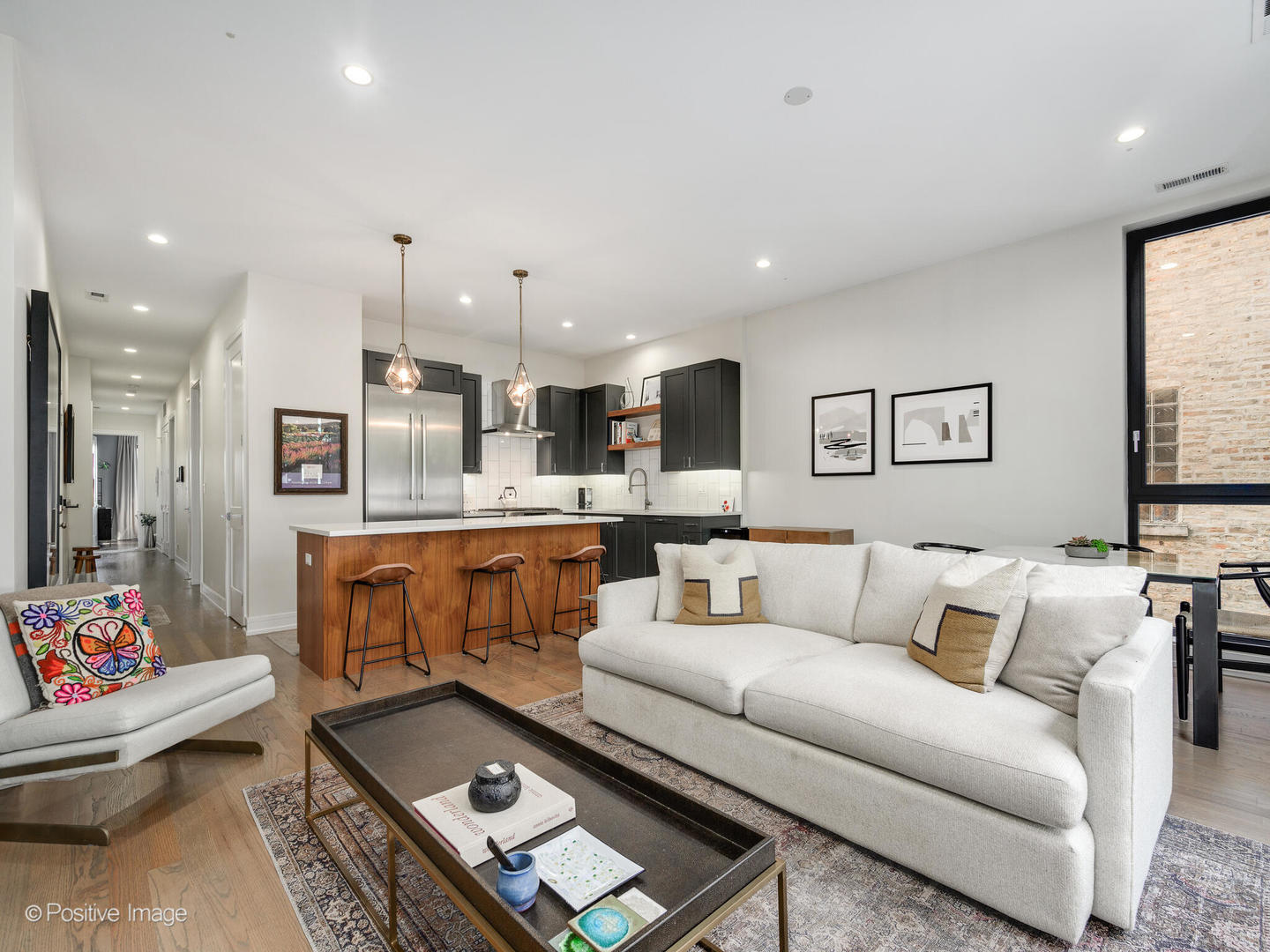 1513 W Ohio Street Unit: 2W