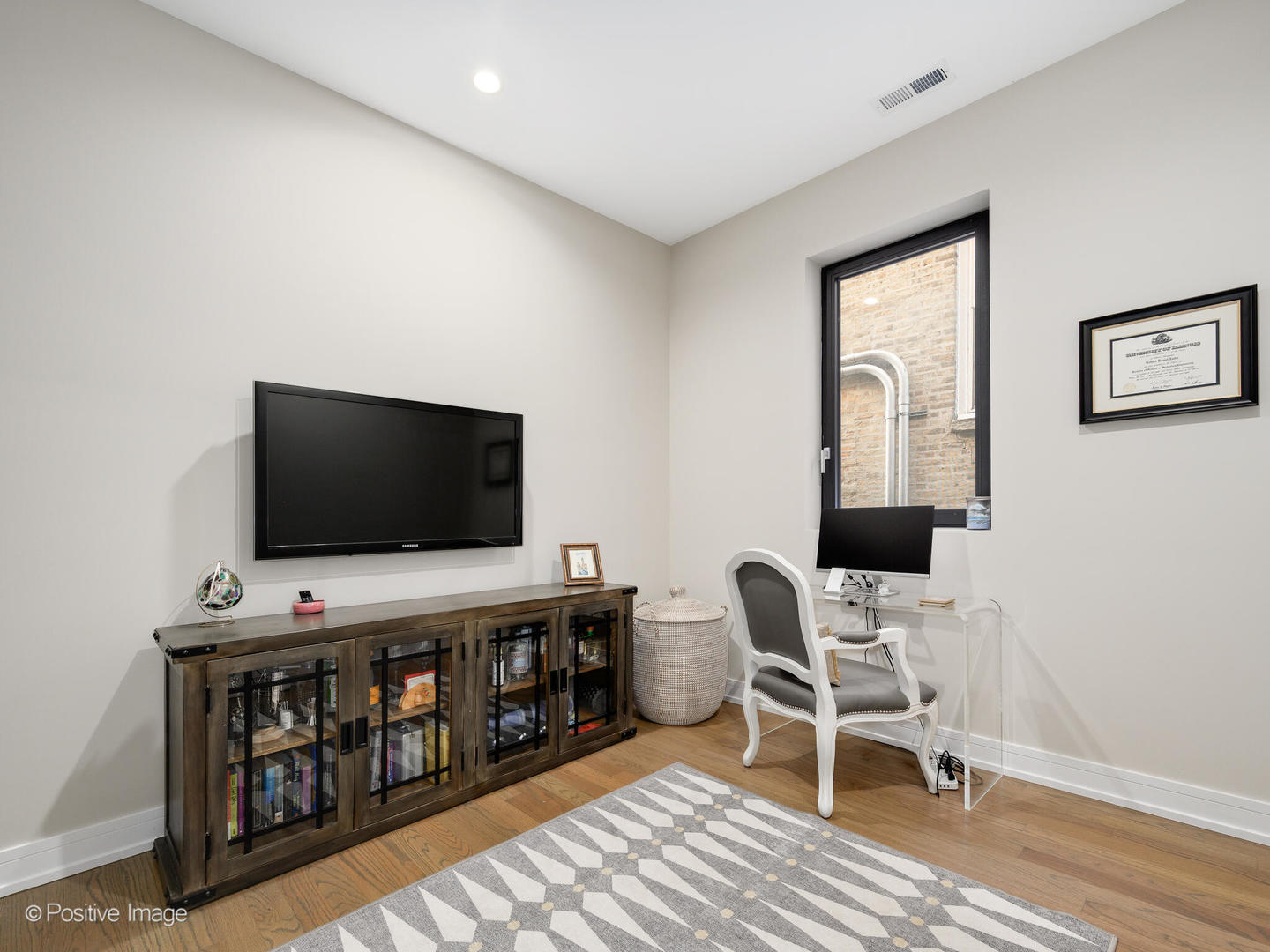 1513 W Ohio Street Unit: 2W