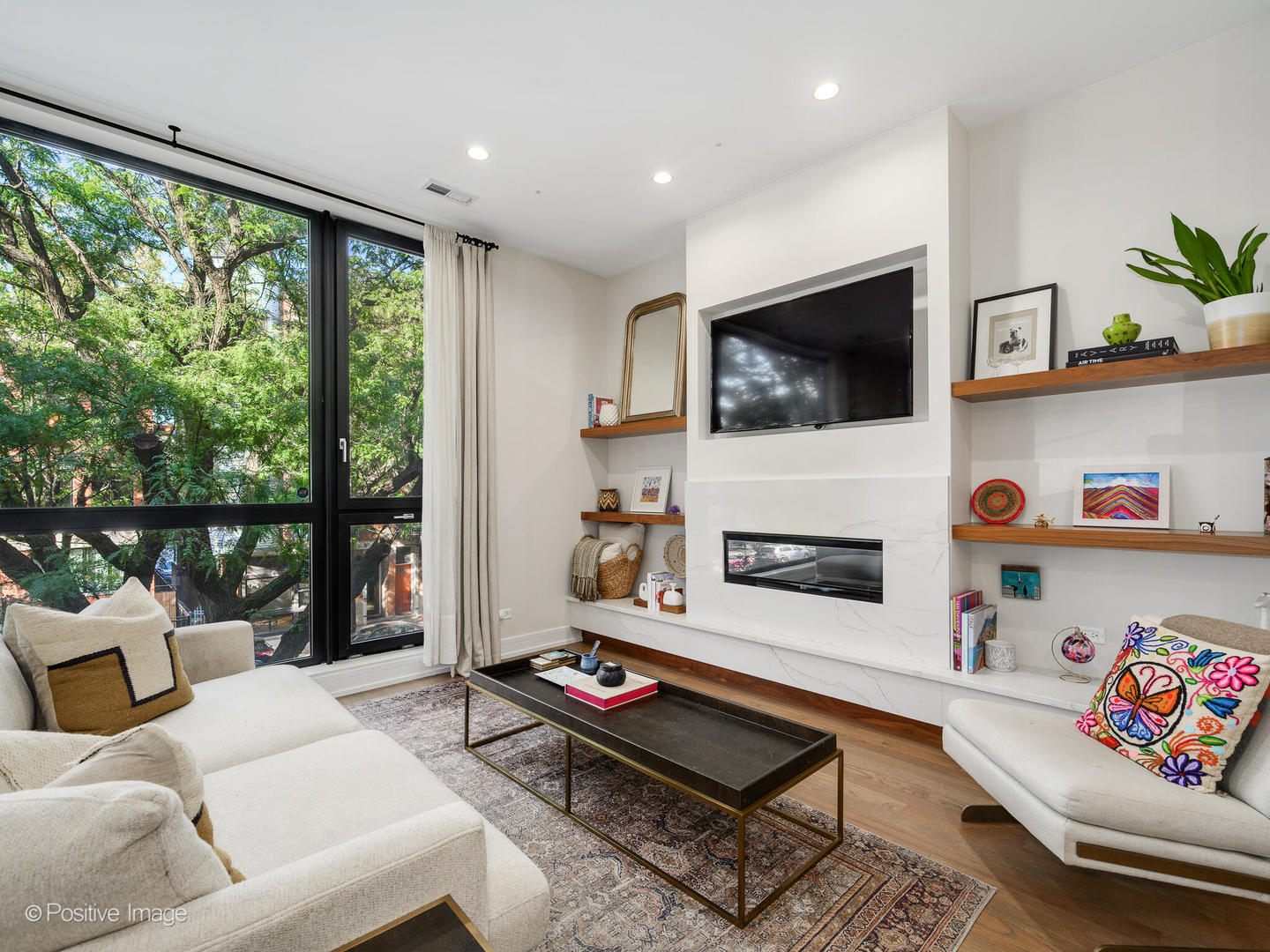 1513 W Ohio Street Unit: 2W