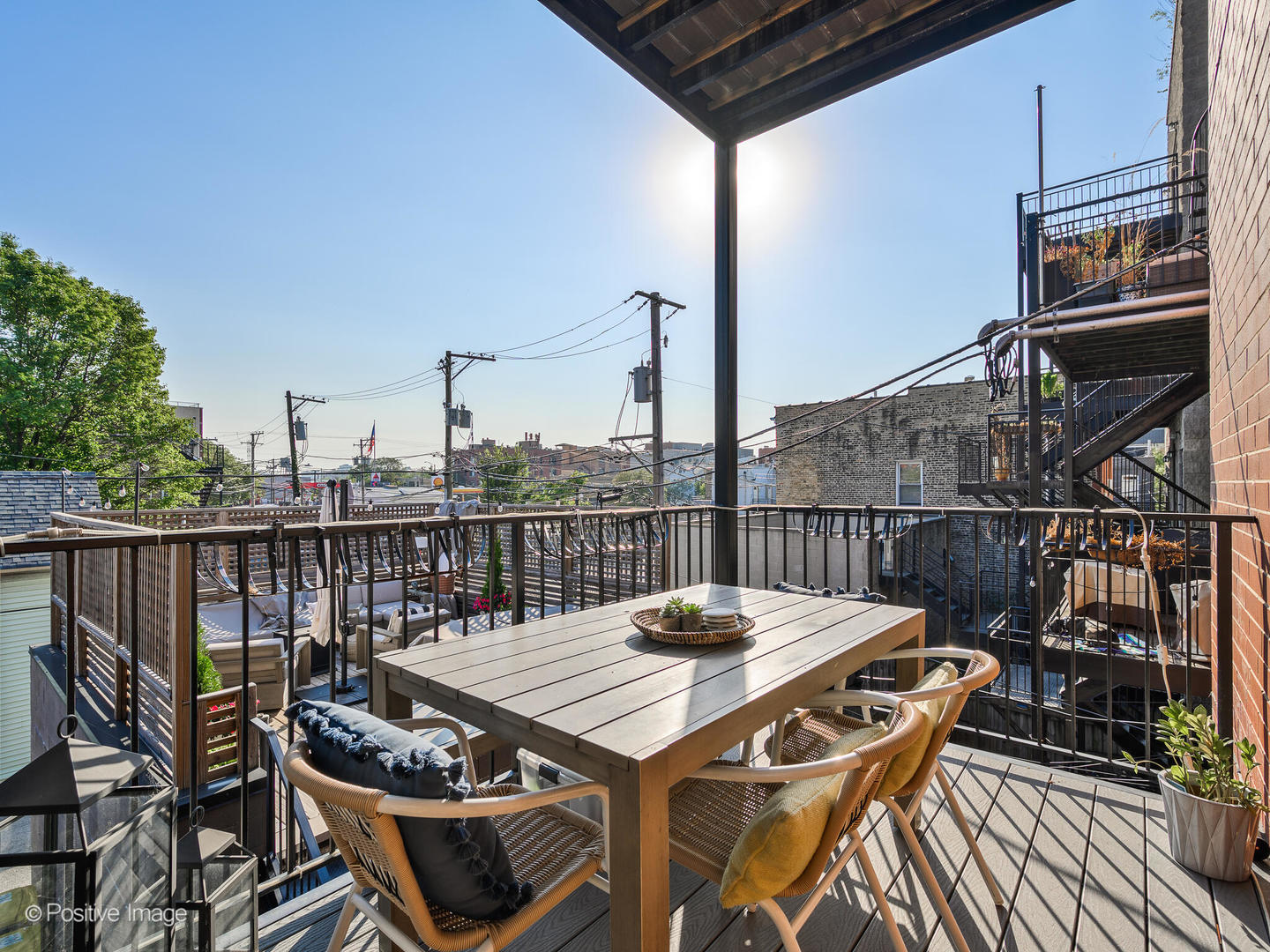 1513 W Ohio Street Unit: 2W