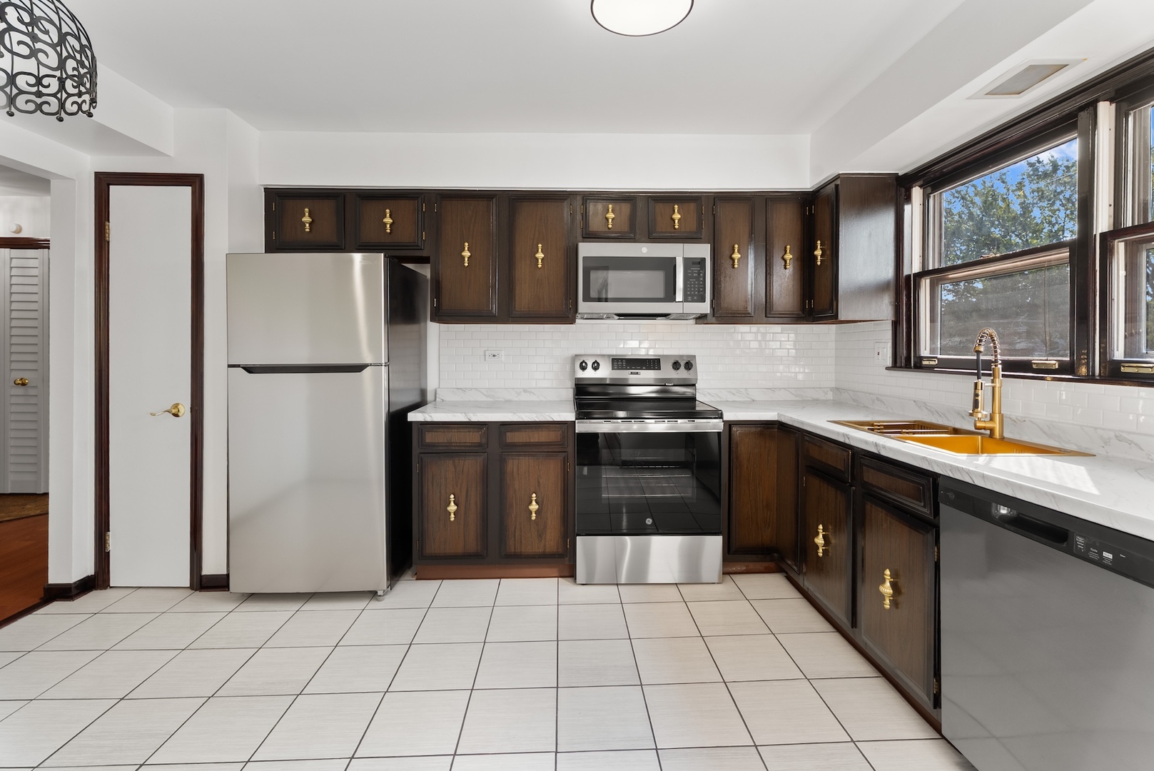 6517 N CALIFORNIA Avenue Unit: 303