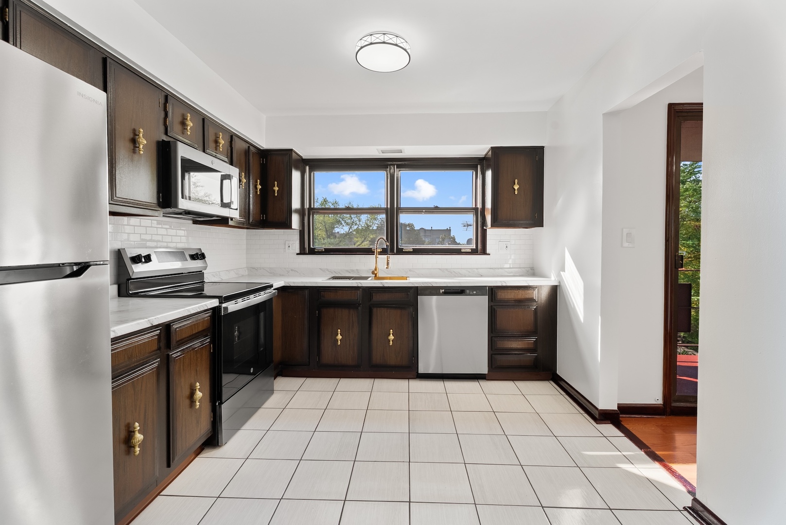6517 N CALIFORNIA Avenue Unit: 303