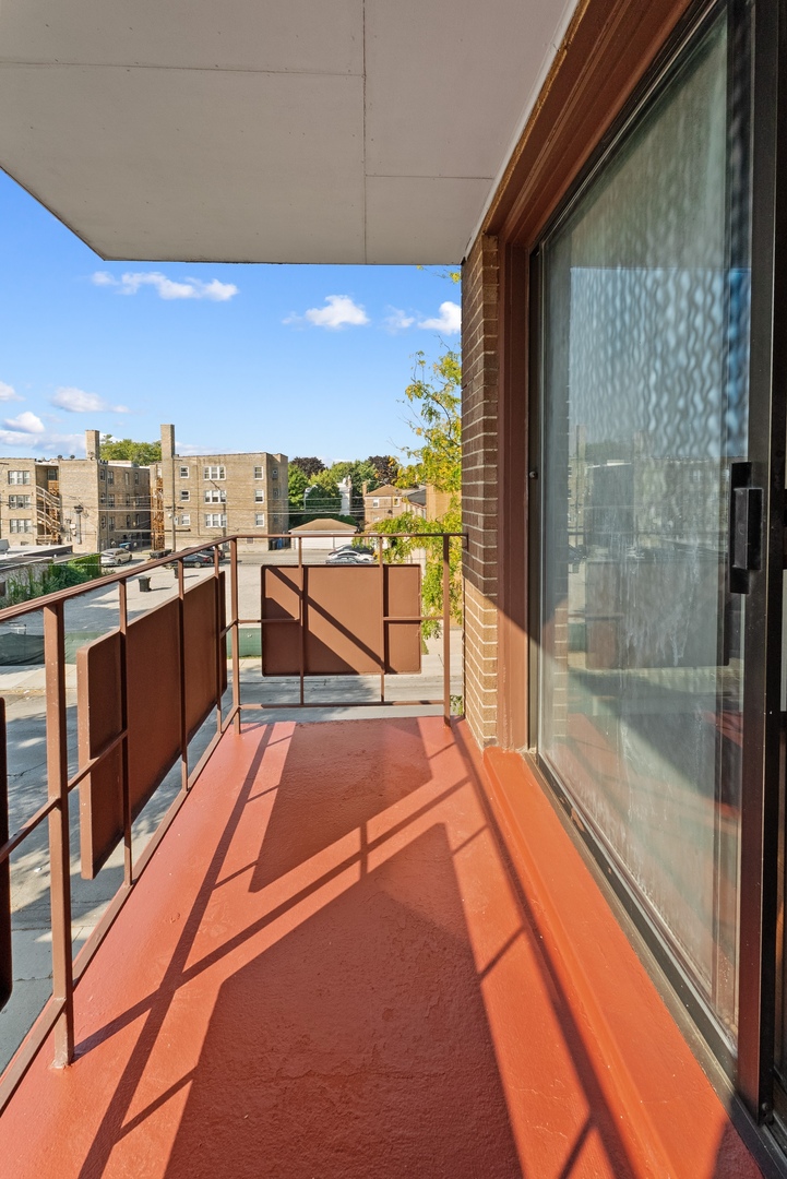 6517 N CALIFORNIA Avenue Unit: 303