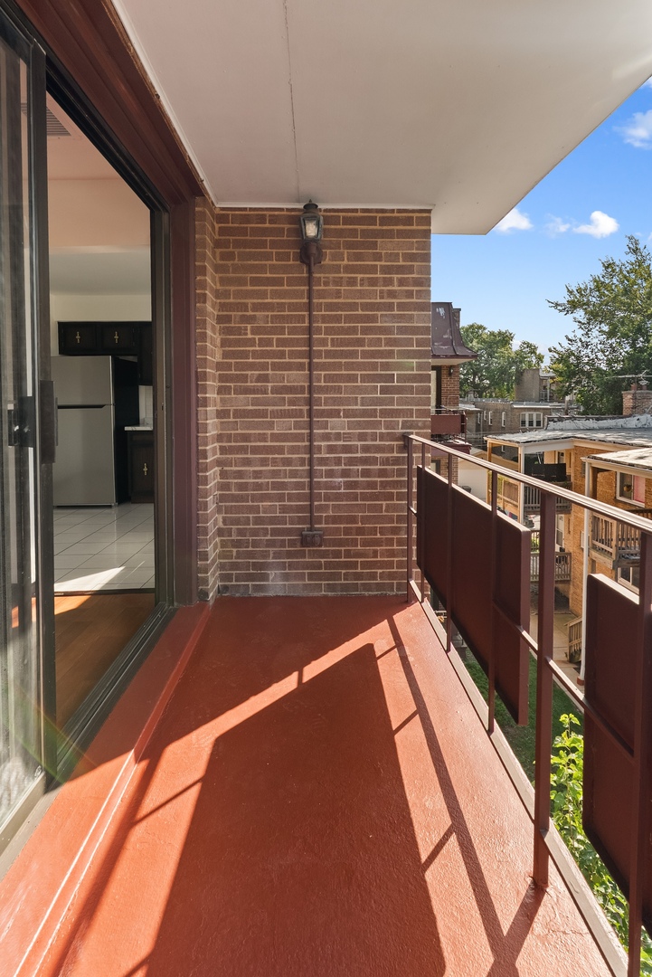 6517 N CALIFORNIA Avenue Unit: 303