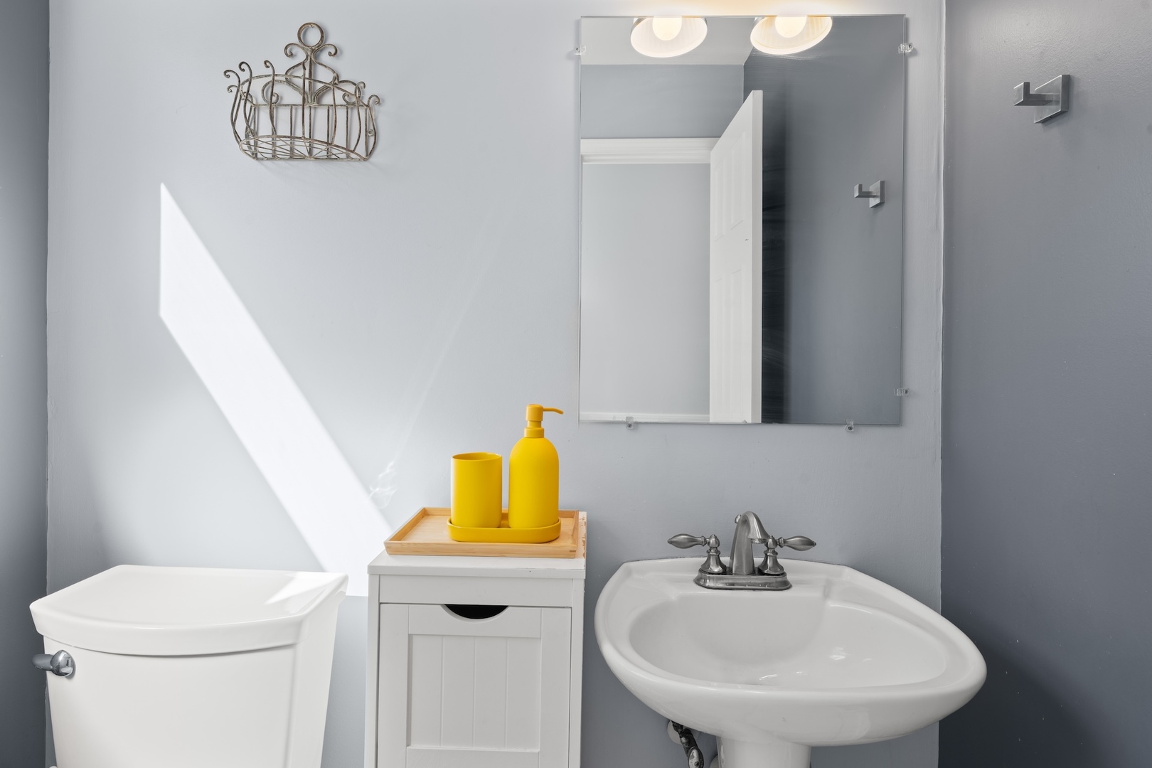 25W257 Gunston Avenue