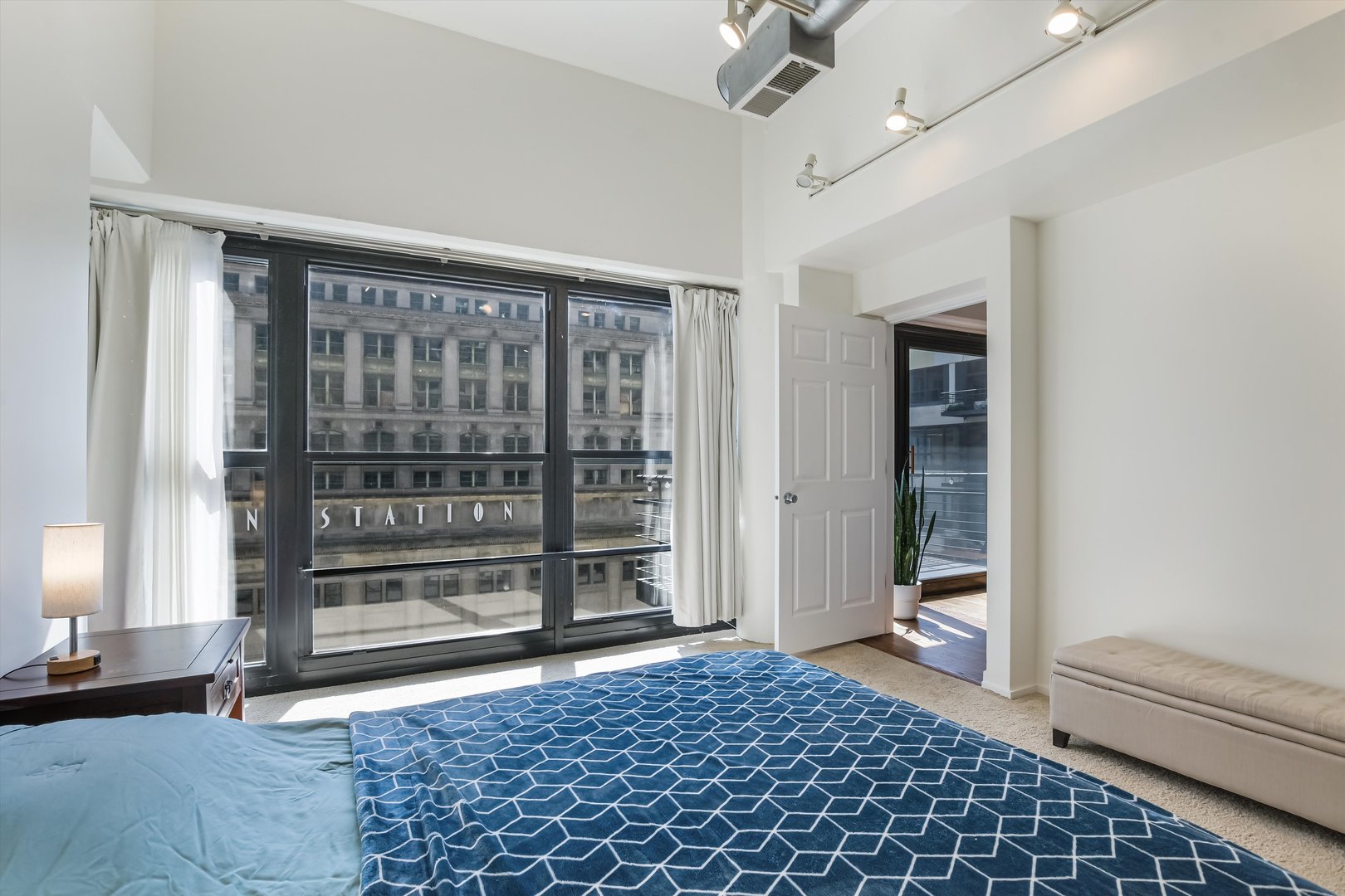 130 S CANAL Street Unit: 624