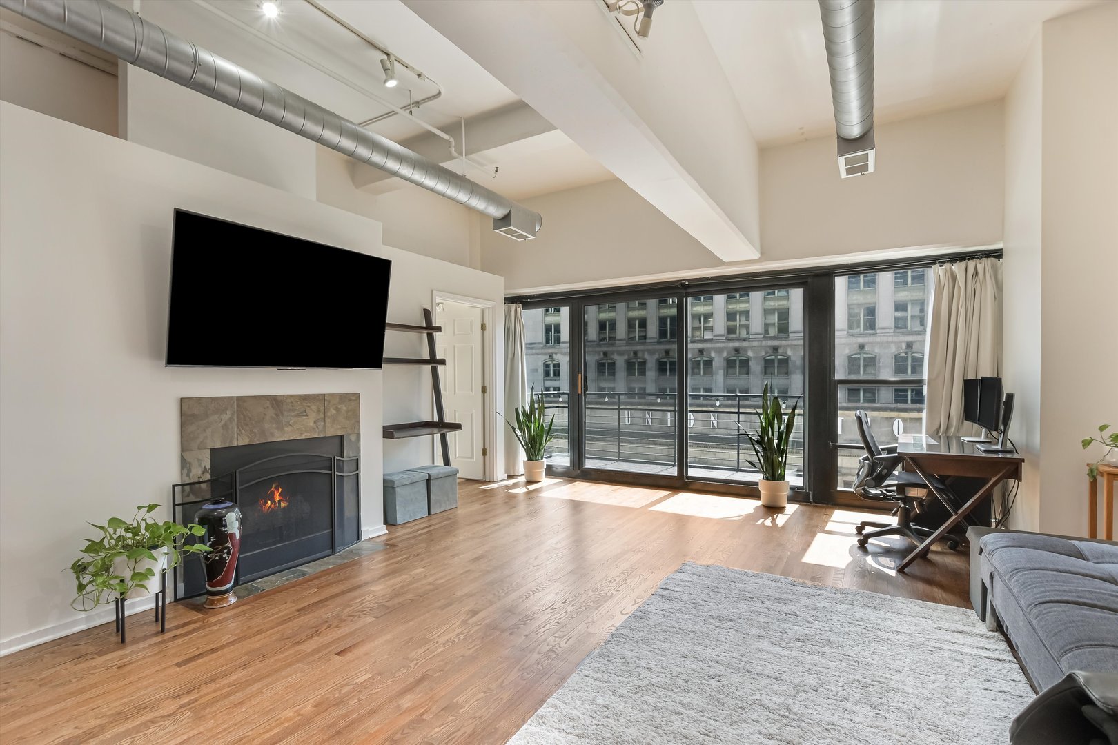 130 S CANAL Street Unit: 624