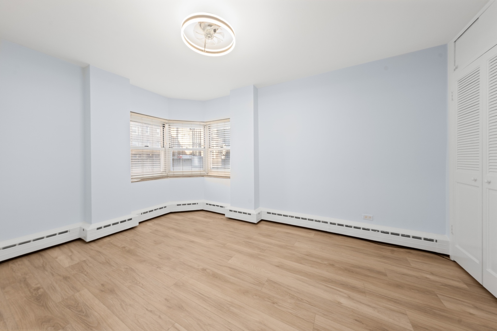 4960 N MARINE Drive Unit: 117