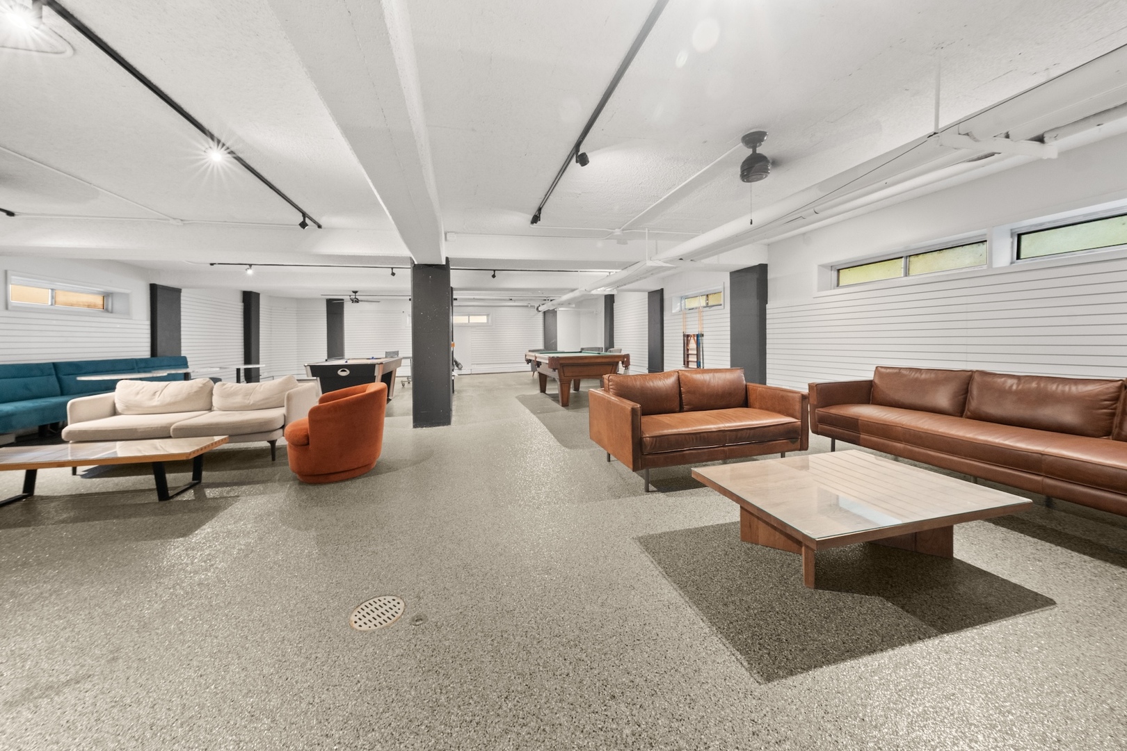 4960 N MARINE Drive Unit: 117