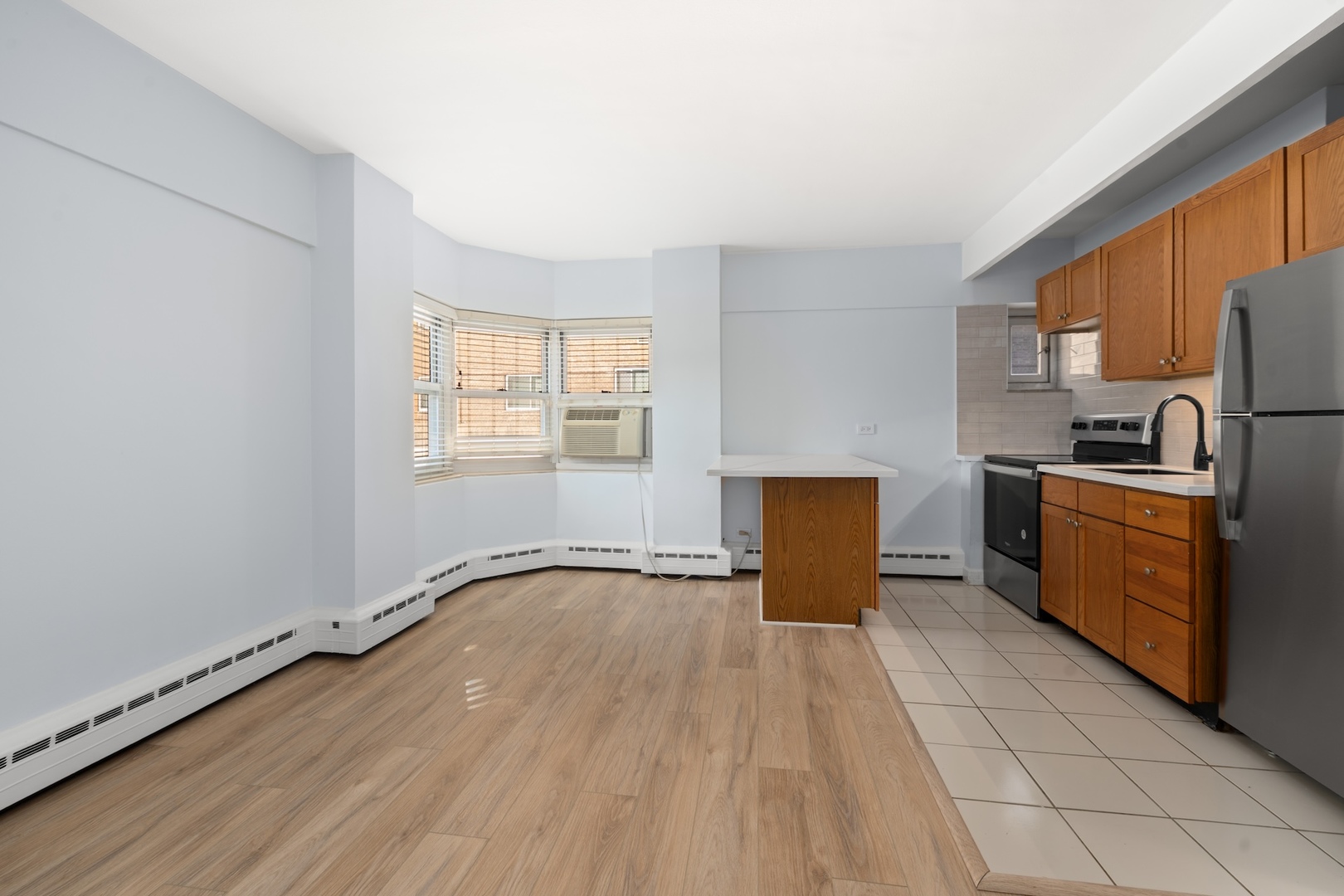 4960 N MARINE Drive Unit: 117