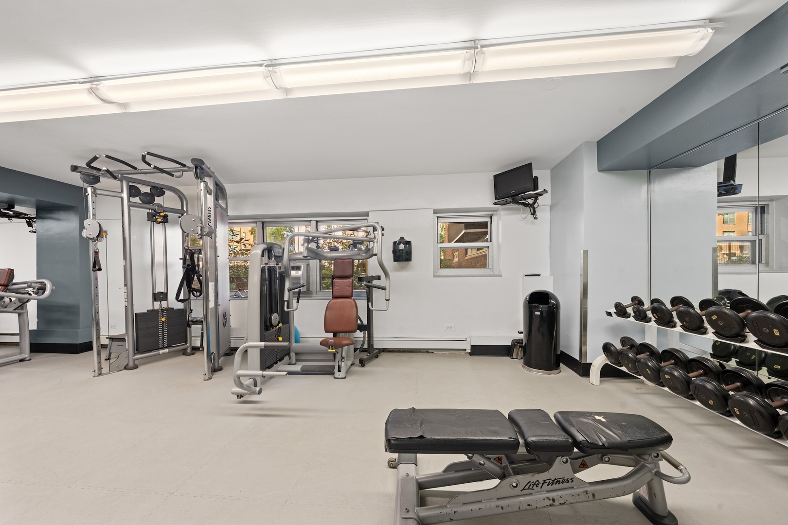 4960 N MARINE Drive Unit: 117