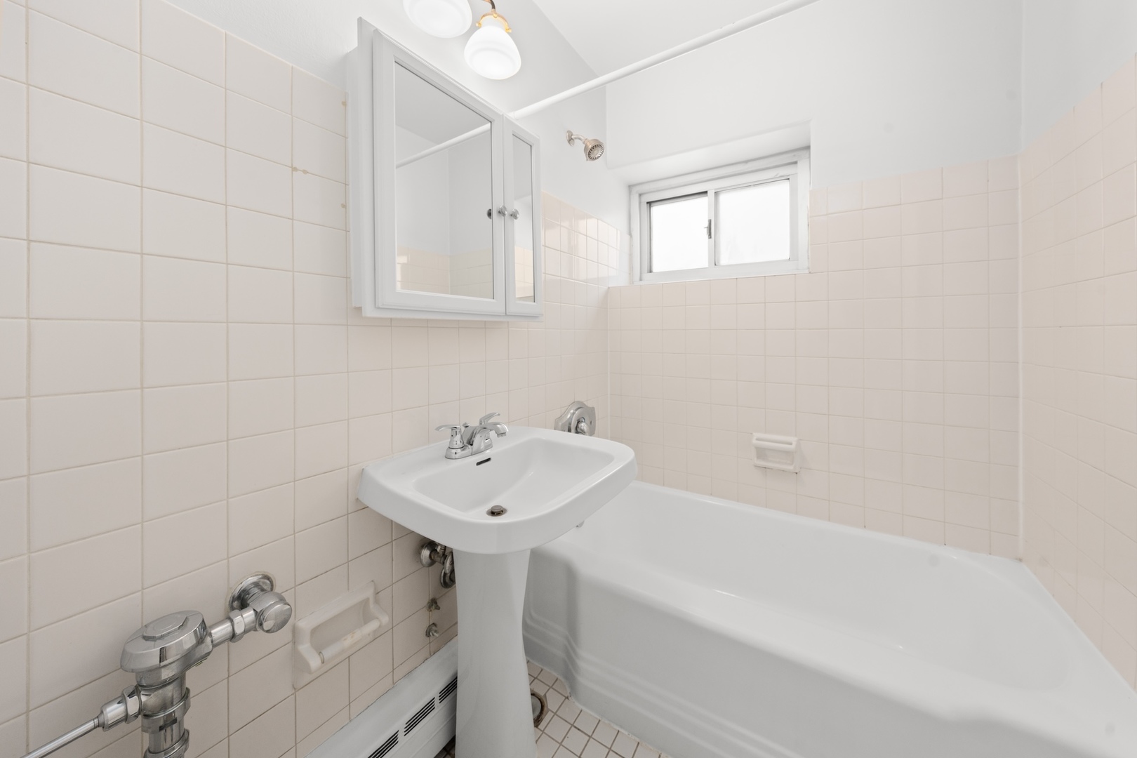 4960 N MARINE Drive Unit: 117