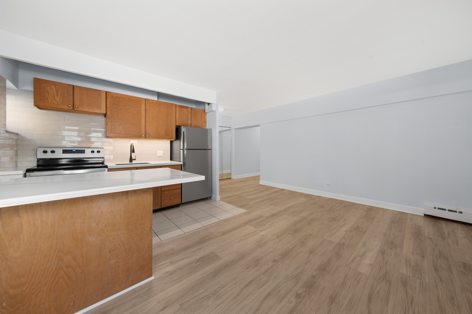 4960 N MARINE Drive Unit: 117