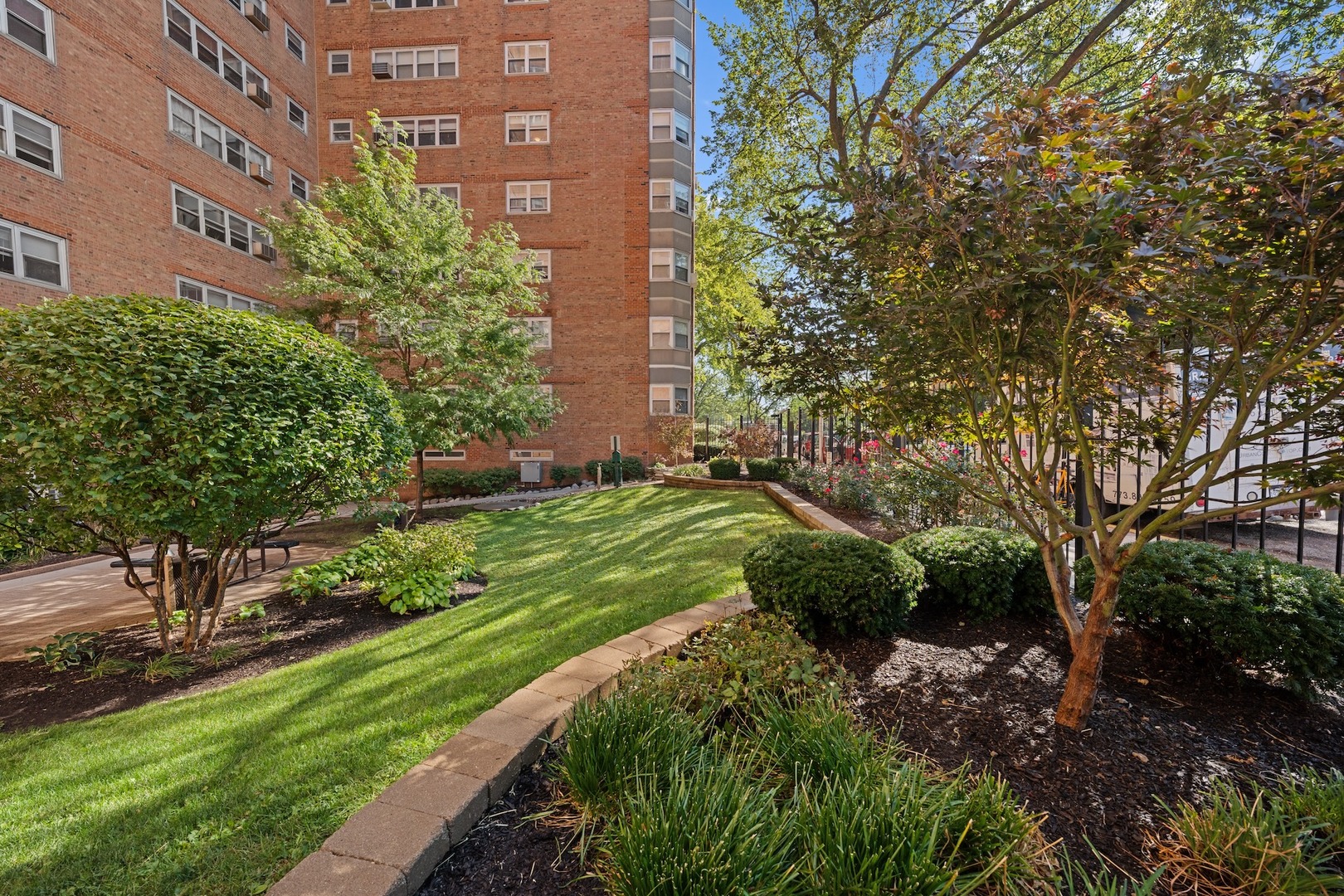 4960 N MARINE Drive Unit: 117