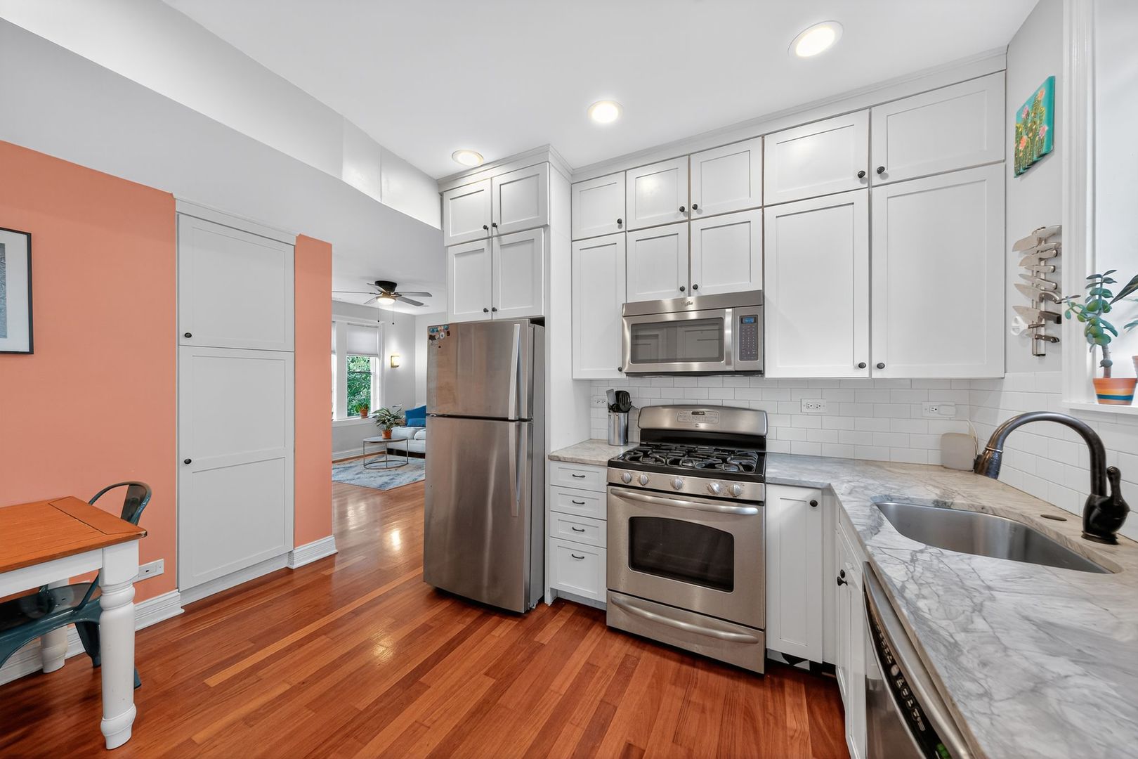 2578 W Lyndale Street Unit: 2